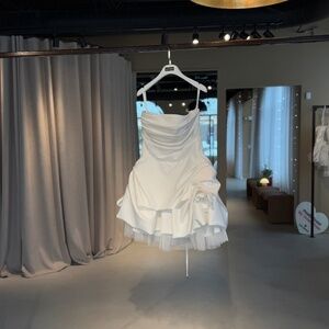 Milla Rosette mini dress in white , Glow-Up